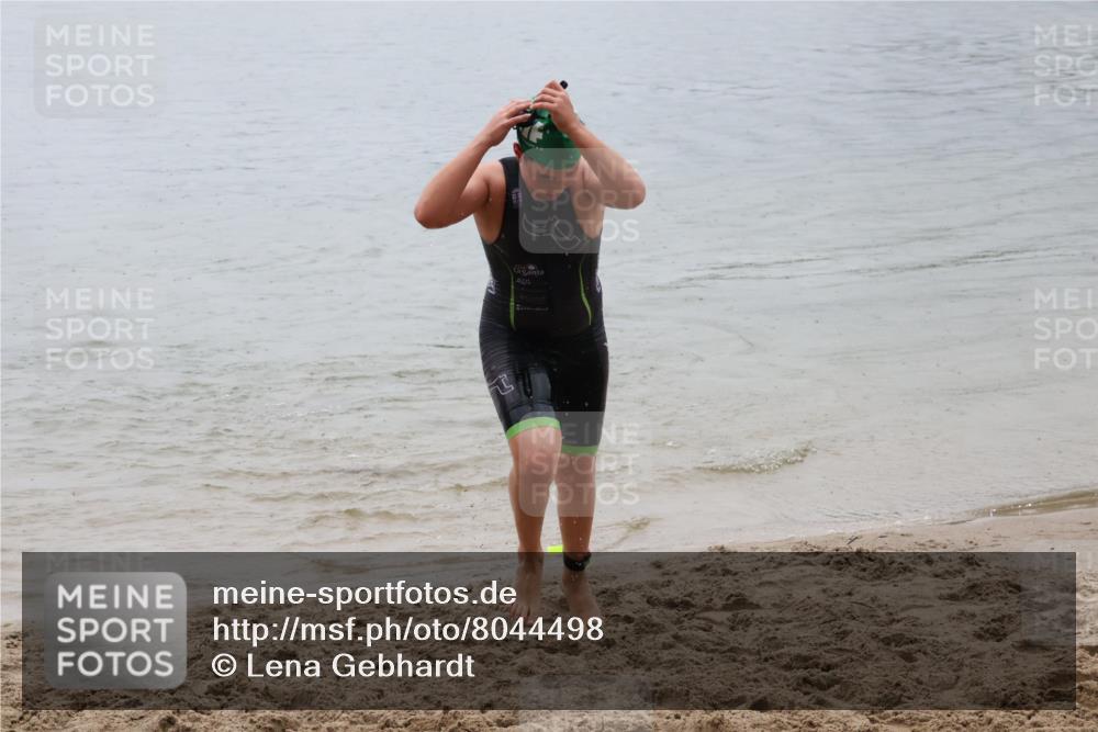 21.06.2025 - 27. Vierlanden-Triathlon Lena Gebhardt http://msf.ph/oto/8044498 15.06.2025 14:40:10 Schwimmen 1348, 1350 meine-sportfotos.de