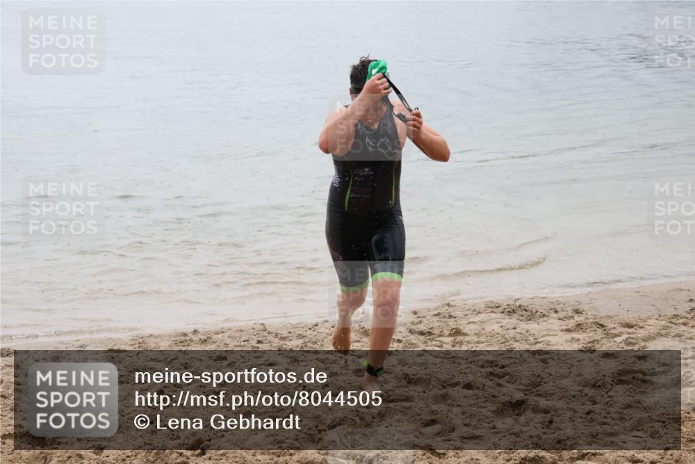21.06.2025 - 27. Vierlanden-Triathlon Lena Gebhardt http://msf.ph/oto/8044505 15.06.2025 14:40:10 Schwimmen 1348, 1350 meine-sportfotos.de