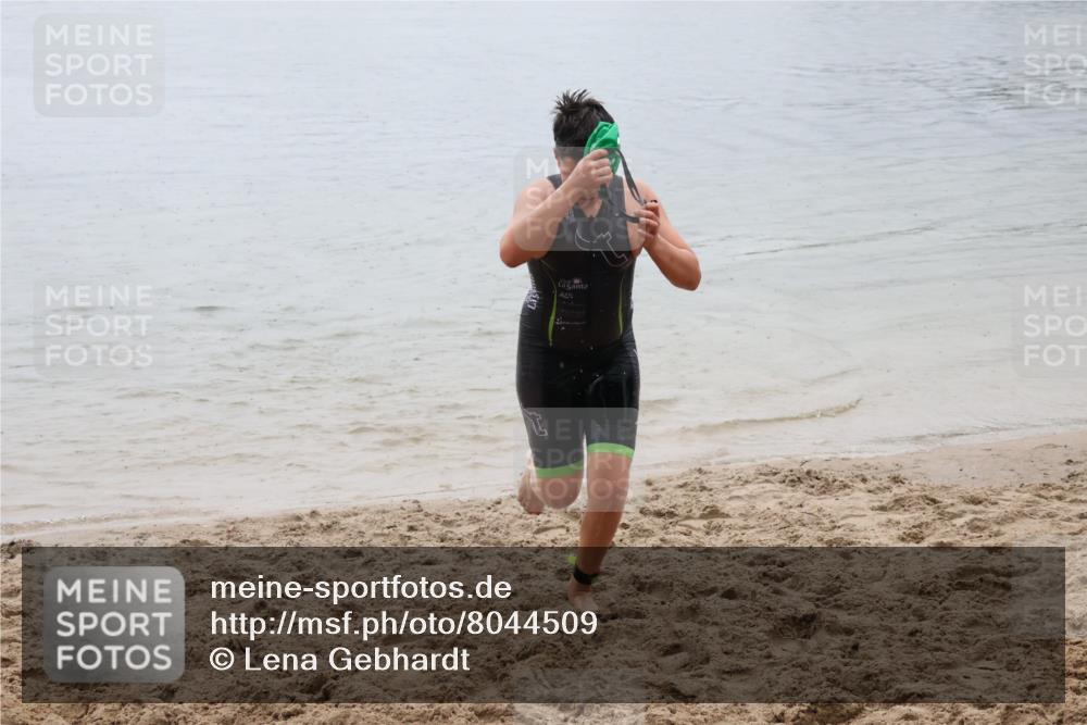 21.06.2025 - 27. Vierlanden-Triathlon Lena Gebhardt http://msf.ph/oto/8044509 15.06.2025 14:40:10 Schwimmen 1348, 1350 meine-sportfotos.de