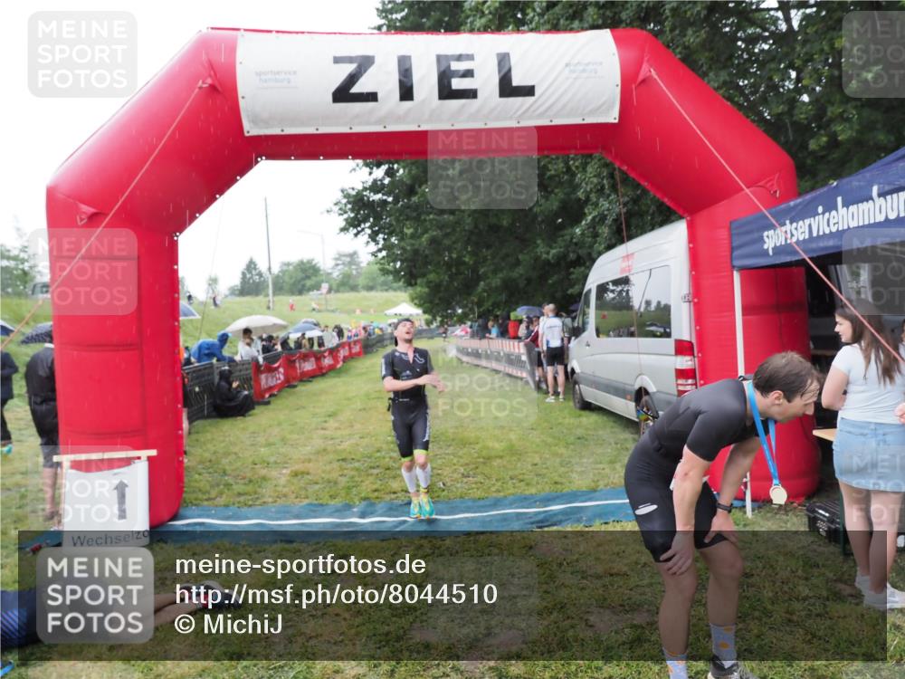21.06.2025 - 27. Vierlanden-Triathlon MichiJ http://msf.ph/oto/8044510 15.06.2026 13:47:23 Ziel 84, 1147 meine-sportfotos.de
