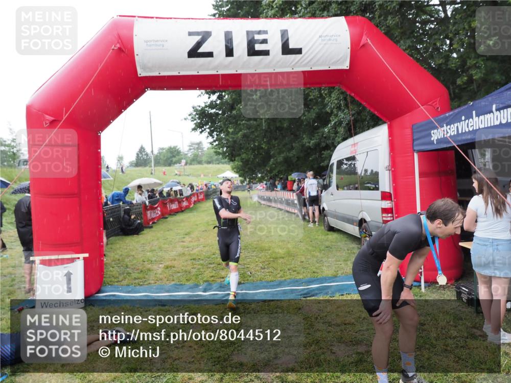21.06.2025 - 27. Vierlanden-Triathlon MichiJ http://msf.ph/oto/8044512 15.06.2026 13:47:23 Ziel 84, 1147 meine-sportfotos.de