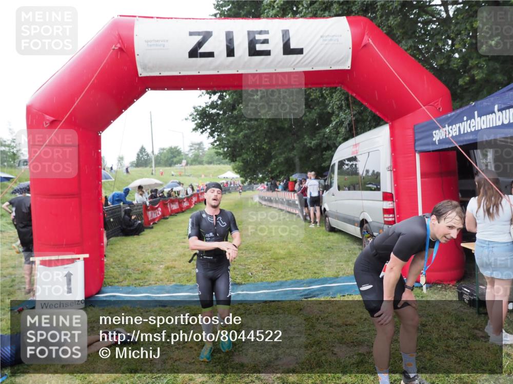 21.06.2025 - 27. Vierlanden-Triathlon MichiJ http://msf.ph/oto/8044522 15.06.2026 13:47:24 Ziel 84, 1147 meine-sportfotos.de