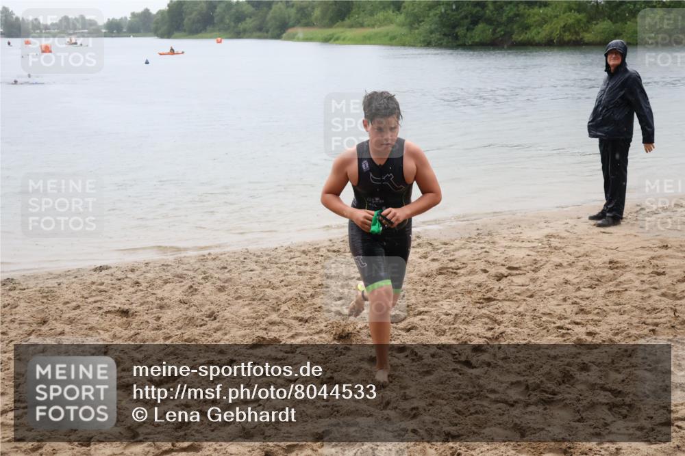 21.06.2025 - 27. Vierlanden-Triathlon Lena Gebhardt http://msf.ph/oto/8044533 15.06.2025 14:40:11 Schwimmen 1348, 1350 meine-sportfotos.de
