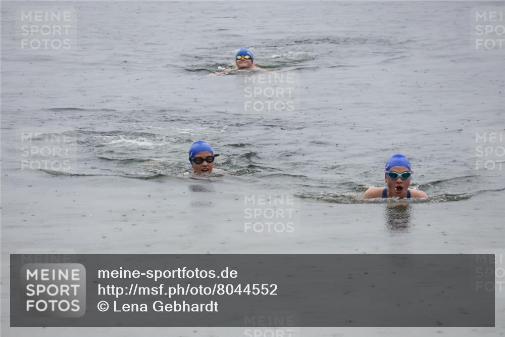 21.06.2025 - 27. Vierlanden-Triathlon Lena Gebhardt http://msf.ph/oto/8044552 15.06.2025 14:40:50 Schwimmen 1321 meine-sportfotos.de