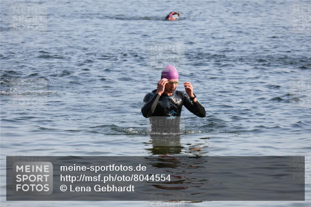 15.06.2025 - 27. Vierlanden-Triathlon Lena Gebhardt http://msf.ph/oto/8044554 15.06.2025 08:36:30 Schwimmen 29, 83 meine-sportfotos.de