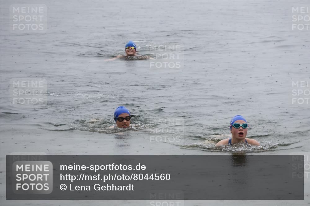 21.06.2025 - 27. Vierlanden-Triathlon Lena Gebhardt http://msf.ph/oto/8044560 15.06.2025 14:40:52 Schwimmen 1321 meine-sportfotos.de