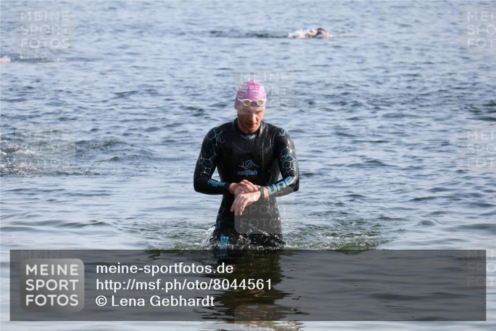 15.06.2025 - 27. Vierlanden-Triathlon Lena Gebhardt http://msf.ph/oto/8044561 15.06.2025 08:36:32 Schwimmen 29, 83 meine-sportfotos.de