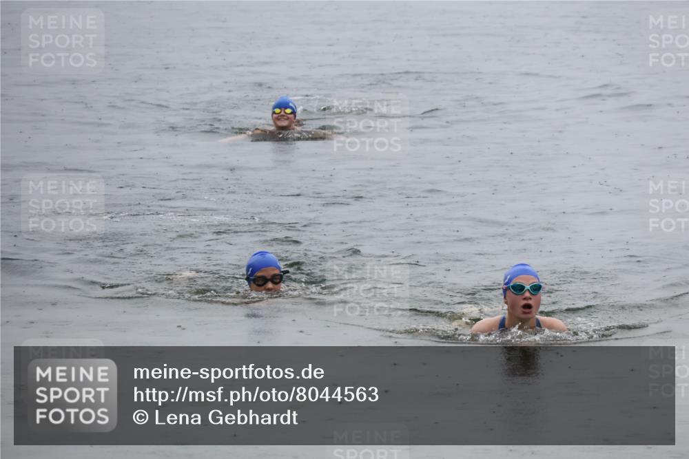 21.06.2025 - 27. Vierlanden-Triathlon Lena Gebhardt http://msf.ph/oto/8044563 15.06.2025 14:40:52 Schwimmen 1321 meine-sportfotos.de