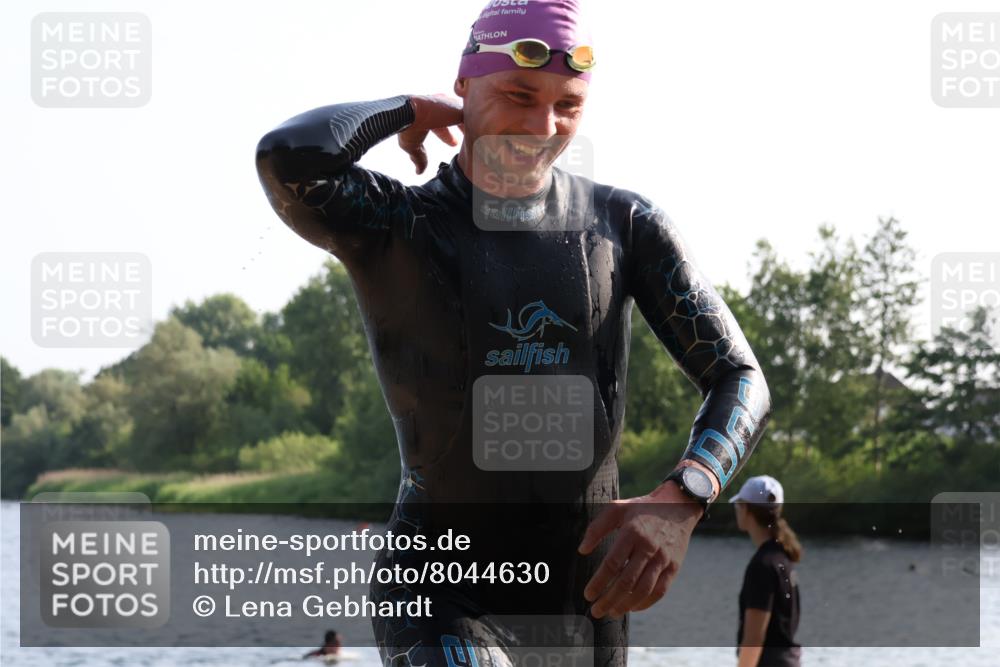 15.06.2025 - 27. Vierlanden-Triathlon Lena Gebhardt http://msf.ph/oto/8044630 15.06.2025 08:36:40 Schwimmen 39, 83 meine-sportfotos.de