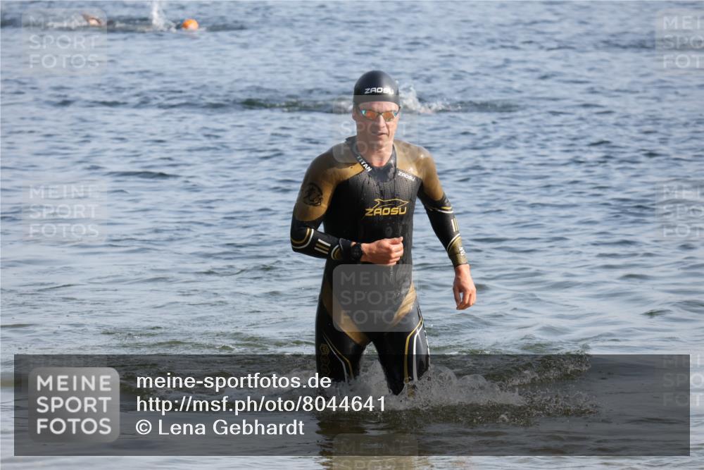 15.06.2025 - 27. Vierlanden-Triathlon Lena Gebhardt http://msf.ph/oto/8044641 15.06.2025 08:36:44 Schwimmen 39, 83 meine-sportfotos.de