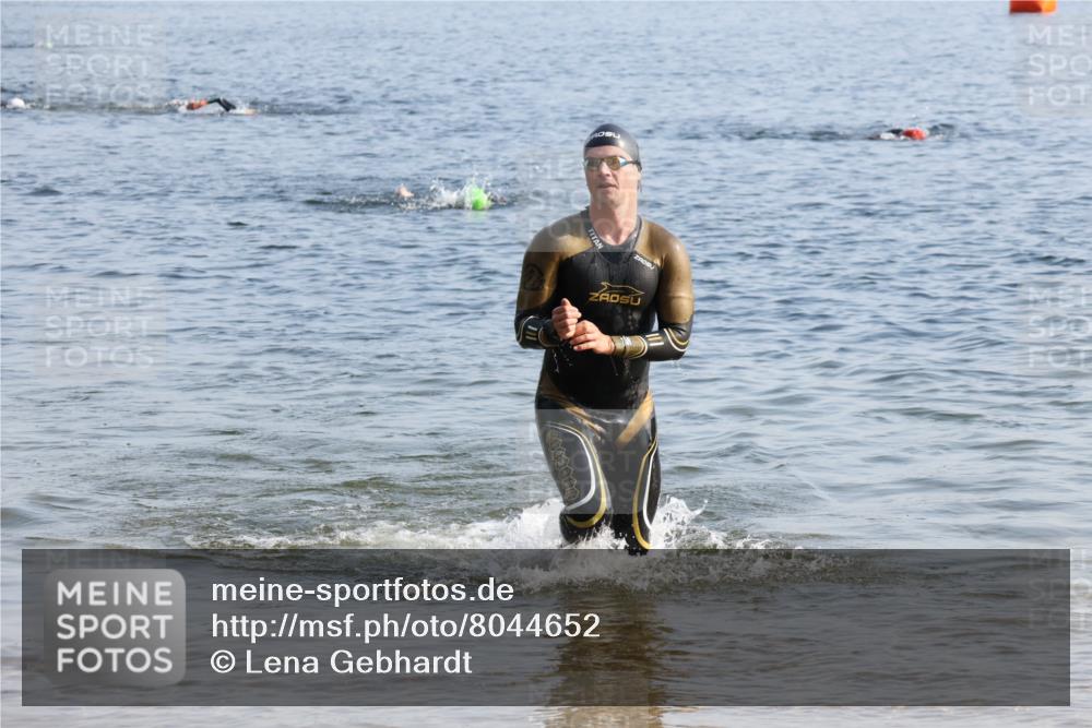 15.06.2025 - 27. Vierlanden-Triathlon Lena Gebhardt http://msf.ph/oto/8044652 15.06.2025 08:36:46 Schwimmen 39, 83 meine-sportfotos.de