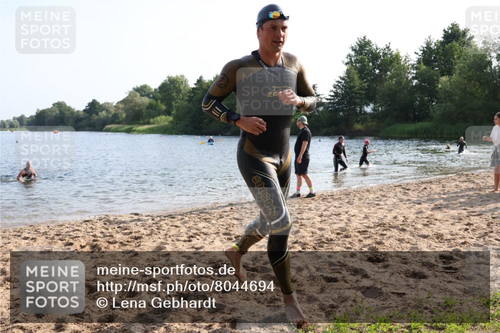 15.06.2025 - 27. Vierlanden-Triathlon Lena Gebhardt http://msf.ph/oto/8044694 15.06.2025 08:36:50 Schwimmen 39, 69 meine-sportfotos.de