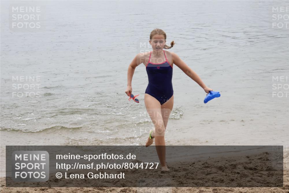 21.06.2025 - 27. Vierlanden-Triathlon Lena Gebhardt http://msf.ph/oto/8044727 15.06.2025 14:41:13 Schwimmen 1326, 1332 meine-sportfotos.de
