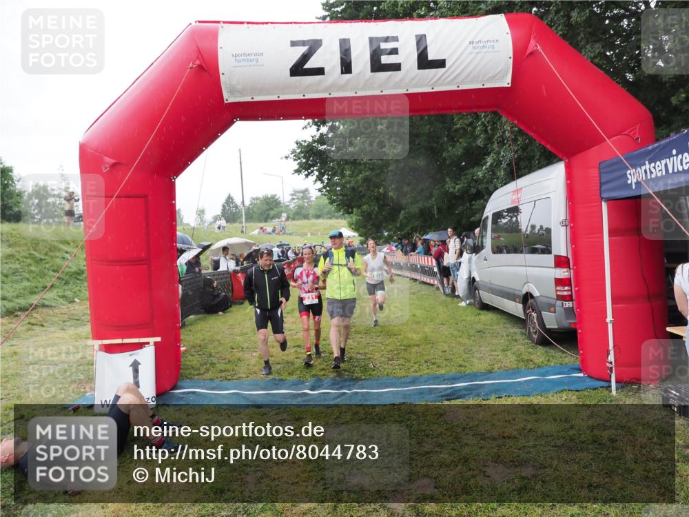 21.06.2025 - 27. Vierlanden-Triathlon MichiJ http://msf.ph/oto/8044783 15.06.2026 13:49:19 Ziel 231, 825, 924, 1162 meine-sportfotos.de