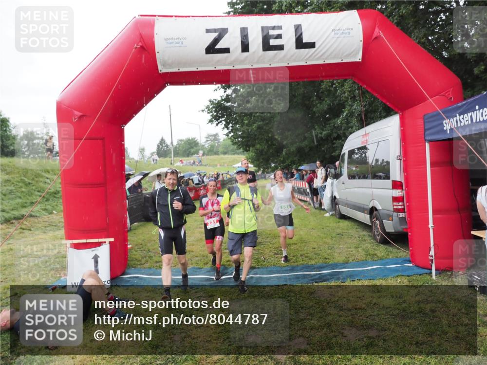 21.06.2025 - 27. Vierlanden-Triathlon MichiJ http://msf.ph/oto/8044787 15.06.2026 13:49:20 Ziel 231, 825, 924, 1162 meine-sportfotos.de