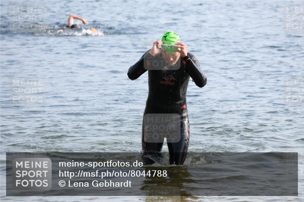 15.06.2025 - 27. Vierlanden-Triathlon Lena Gebhardt http://msf.ph/oto/8044788 15.06.2025 08:37:07 Schwimmen 69, 187 meine-sportfotos.de