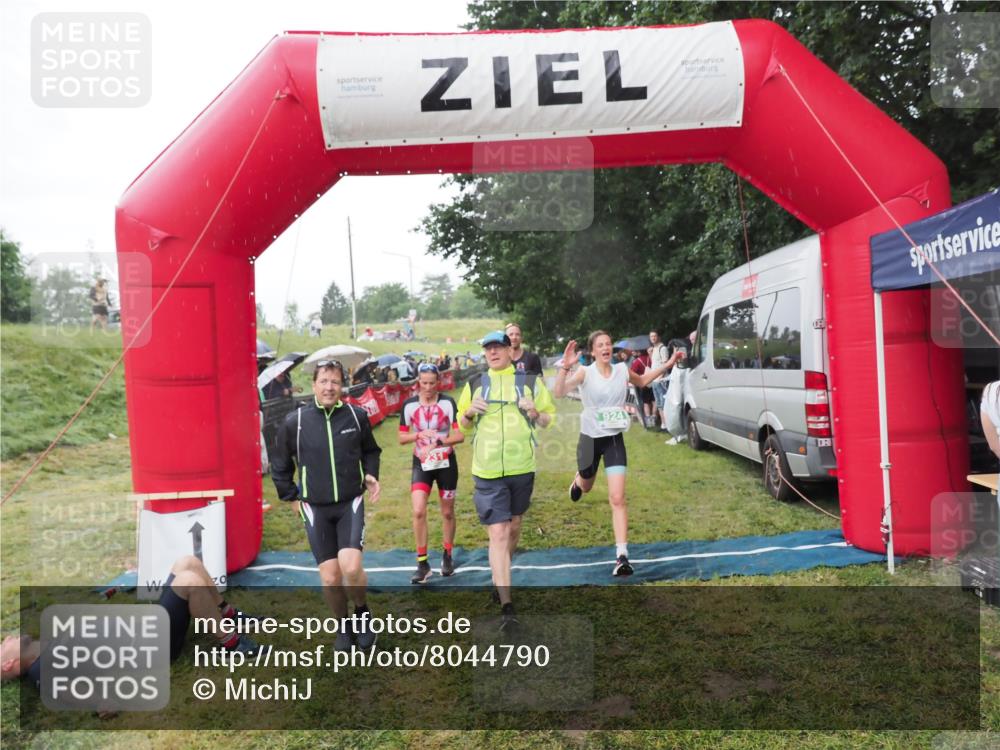 21.06.2025 - 27. Vierlanden-Triathlon MichiJ http://msf.ph/oto/8044790 15.06.2026 13:49:20 Ziel 231, 825, 924, 1162 meine-sportfotos.de