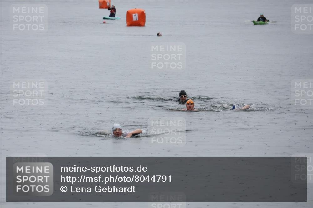 21.06.2025 - 27. Vierlanden-Triathlon Lena Gebhardt http://msf.ph/oto/8044791 15.06.2025 14:42:14 Schwimmen  meine-sportfotos.de