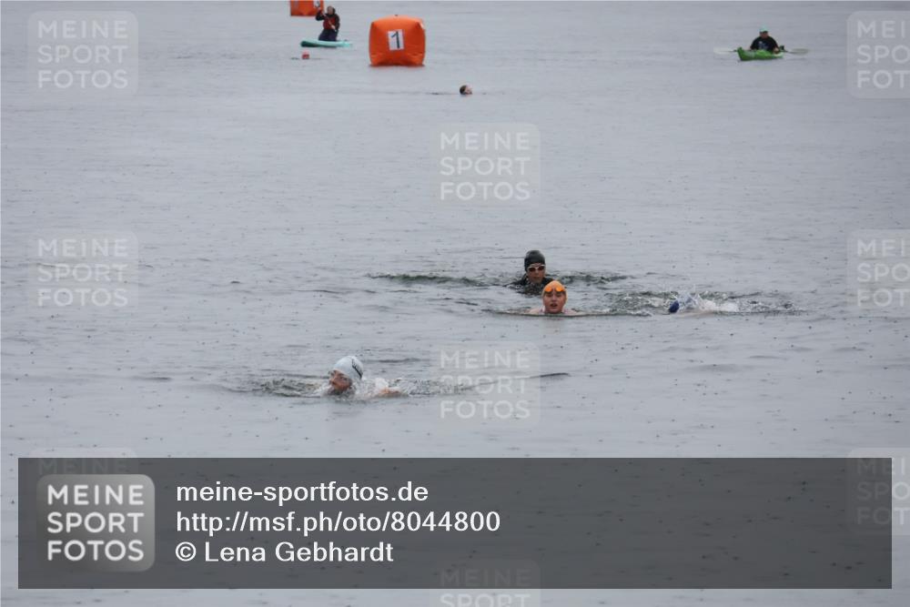 21.06.2025 - 27. Vierlanden-Triathlon Lena Gebhardt http://msf.ph/oto/8044800 15.06.2025 14:42:14 Schwimmen  meine-sportfotos.de