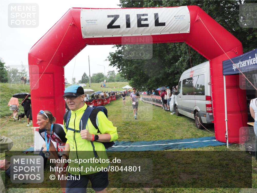 21.06.2025 - 27. Vierlanden-Triathlon MichiJ http://msf.ph/oto/8044801 15.06.2026 13:49:27 Ziel 142, 231, 924, 1158, 1162 meine-sportfotos.de