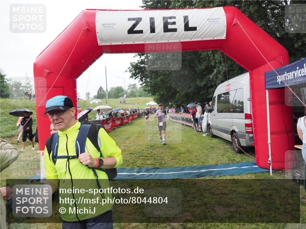 21.06.2025 - 27. Vierlanden-Triathlon MichiJ http://msf.ph/oto/8044804 15.06.2026 13:49:27 Ziel 142, 231, 924, 1158, 1162 meine-sportfotos.de