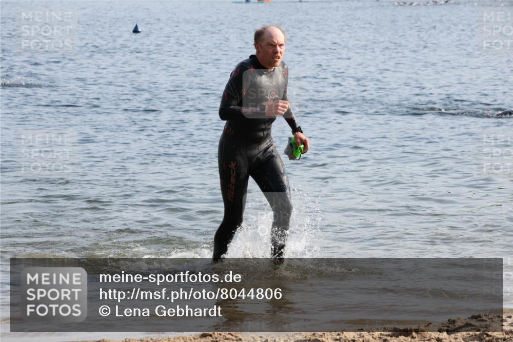 15.06.2025 - 27. Vierlanden-Triathlon Lena Gebhardt http://msf.ph/oto/8044806 15.06.2025 08:37:10 Schwimmen 187 meine-sportfotos.de