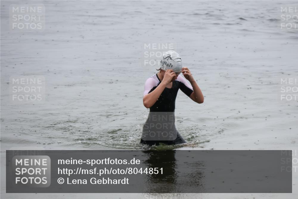 21.06.2025 - 27. Vierlanden-Triathlon Lena Gebhardt http://msf.ph/oto/8044851 15.06.2025 14:42:41 Schwimmen 1342 meine-sportfotos.de