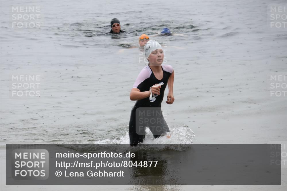 21.06.2025 - 27. Vierlanden-Triathlon Lena Gebhardt http://msf.ph/oto/8044877 15.06.2025 14:42:43 Schwimmen 1342 meine-sportfotos.de