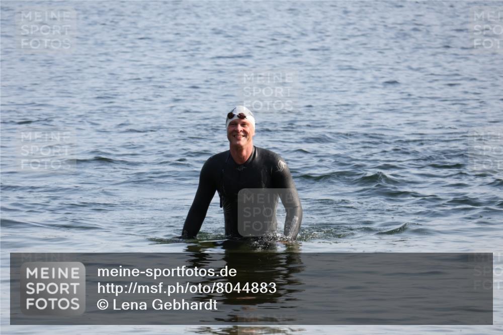 15.06.2025 - 27. Vierlanden-Triathlon Lena Gebhardt http://msf.ph/oto/8044883 15.06.2025 08:37:31 Schwimmen 9, 181 meine-sportfotos.de