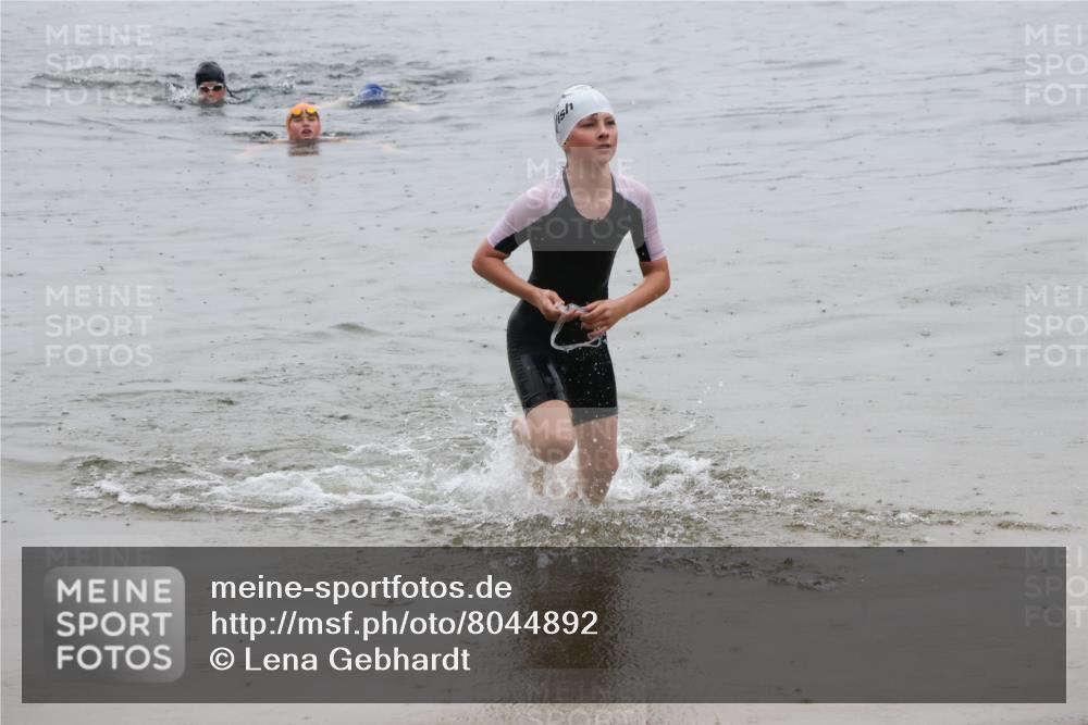 21.06.2025 - 27. Vierlanden-Triathlon Lena Gebhardt http://msf.ph/oto/8044892 15.06.2025 14:42:45 Schwimmen 1342 meine-sportfotos.de