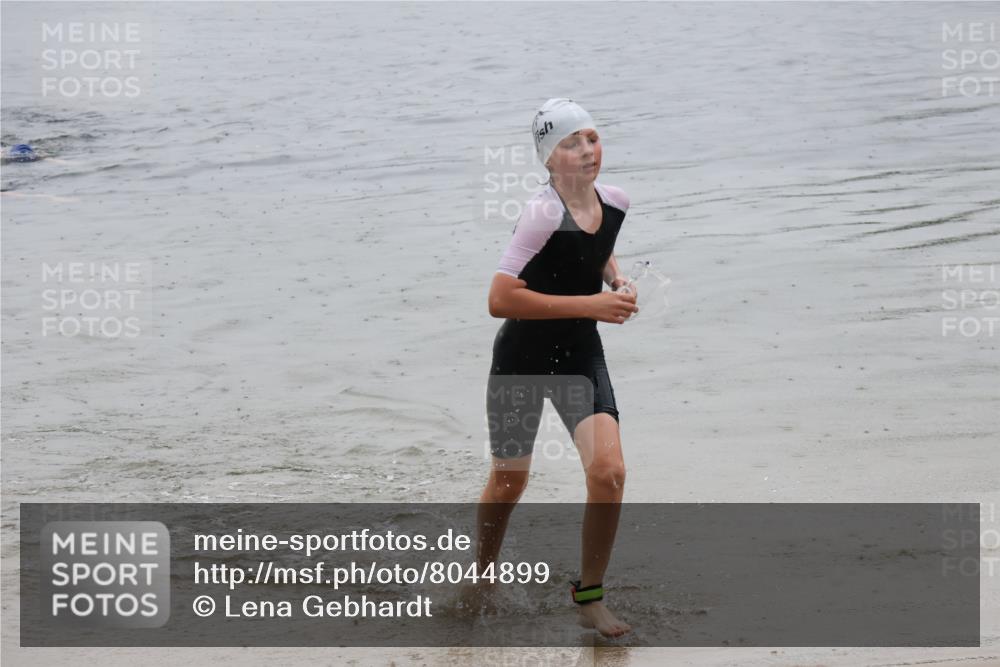 21.06.2025 - 27. Vierlanden-Triathlon Lena Gebhardt http://msf.ph/oto/8044899 15.06.2025 14:42:46 Schwimmen 1342 meine-sportfotos.de