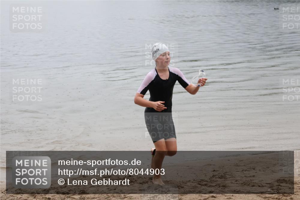 21.06.2025 - 27. Vierlanden-Triathlon Lena Gebhardt http://msf.ph/oto/8044903 15.06.2025 14:42:47 Schwimmen 1342 meine-sportfotos.de