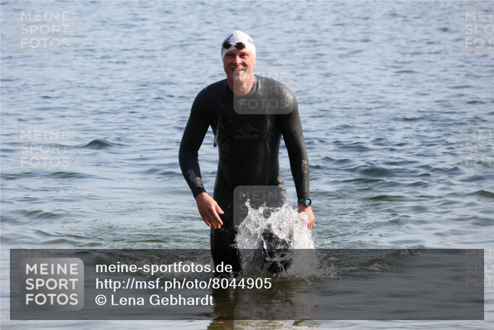 15.06.2025 - 27. Vierlanden-Triathlon Lena Gebhardt http://msf.ph/oto/8044905 15.06.2025 08:37:35 Schwimmen 9, 73, 180, 181 meine-sportfotos.de