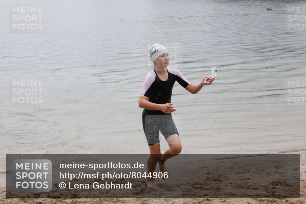 21.06.2025 - 27. Vierlanden-Triathlon Lena Gebhardt http://msf.ph/oto/8044906 15.06.2025 14:42:47 Schwimmen 1342 meine-sportfotos.de
