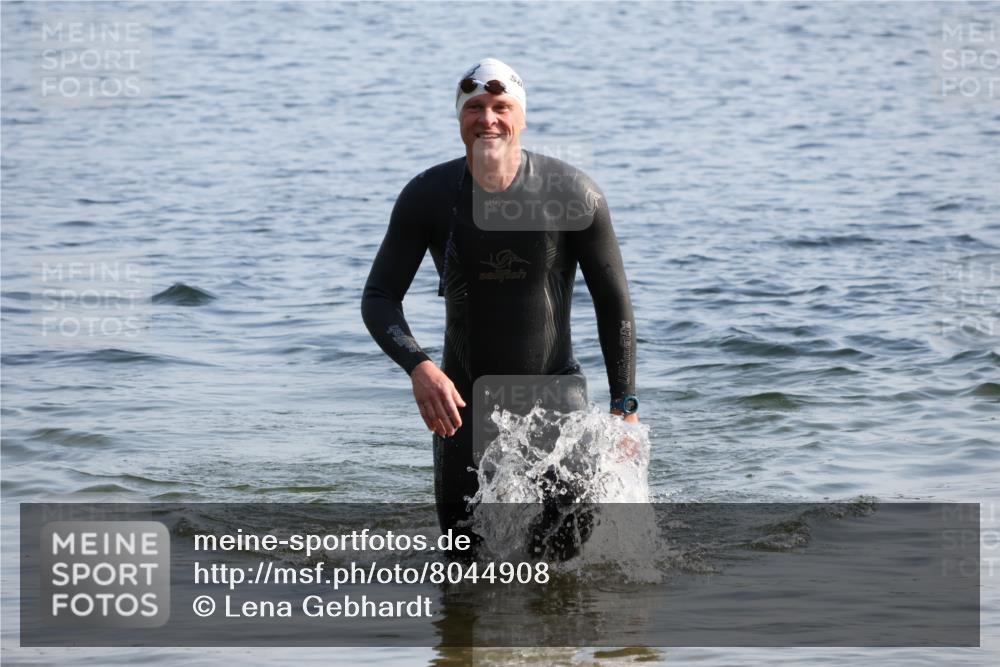 15.06.2025 - 27. Vierlanden-Triathlon Lena Gebhardt http://msf.ph/oto/8044908 15.06.2025 08:37:35 Schwimmen 9, 73, 180, 181 meine-sportfotos.de