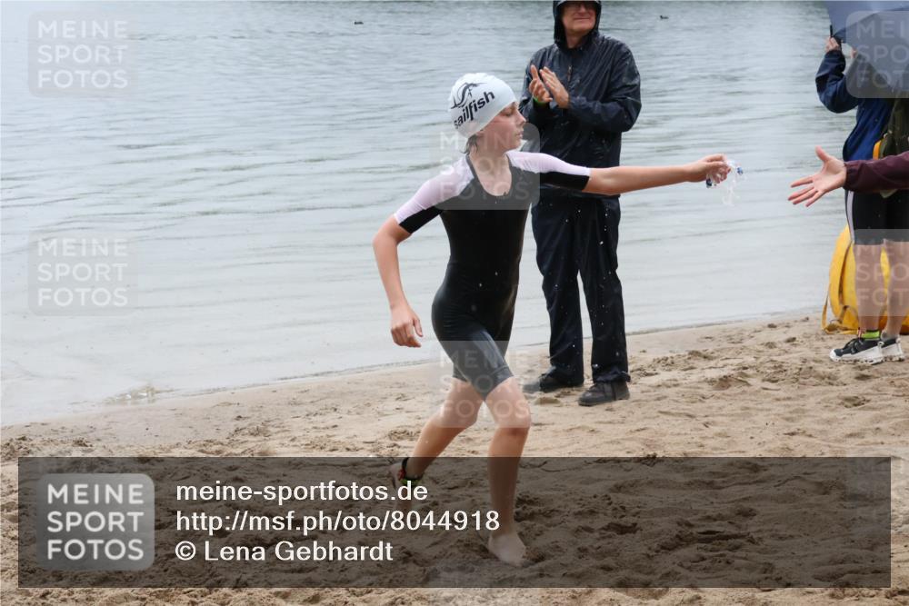 21.06.2025 - 27. Vierlanden-Triathlon Lena Gebhardt http://msf.ph/oto/8044918 15.06.2025 14:42:48 Schwimmen 1342 meine-sportfotos.de