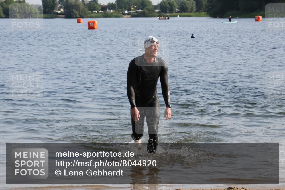 15.06.2025 - 27. Vierlanden-Triathlon Lena Gebhardt http://msf.ph/oto/8044920 15.06.2025 08:37:37 Schwimmen 9, 73, 180, 181 meine-sportfotos.de