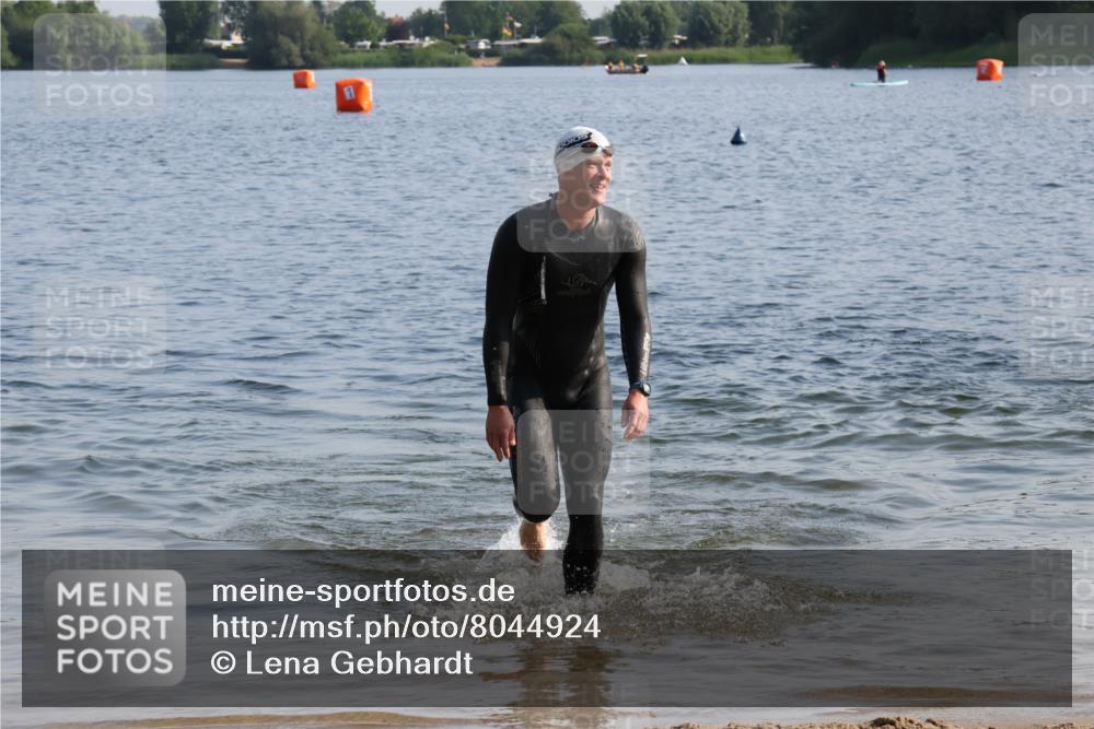 15.06.2025 - 27. Vierlanden-Triathlon Lena Gebhardt http://msf.ph/oto/8044924 15.06.2025 08:37:37 Schwimmen 9, 73, 180, 181 meine-sportfotos.de