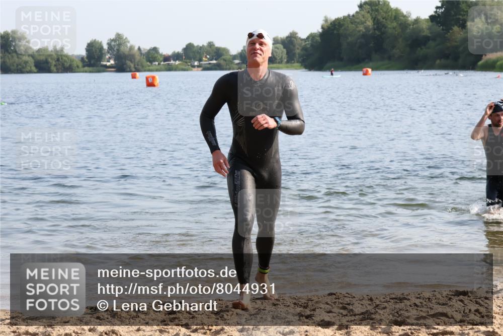 15.06.2025 - 27. Vierlanden-Triathlon Lena Gebhardt http://msf.ph/oto/8044931 15.06.2025 08:37:39 Schwimmen 9, 73, 171, 180, 181 meine-sportfotos.de