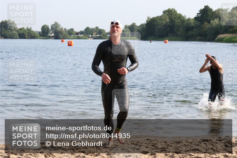 15.06.2025 - 27. Vierlanden-Triathlon Lena Gebhardt http://msf.ph/oto/8044935 15.06.2025 08:37:40 Schwimmen 9, 73, 171, 180, 181 meine-sportfotos.de