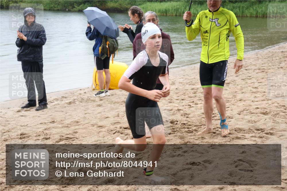 21.06.2025 - 27. Vierlanden-Triathlon Lena Gebhardt http://msf.ph/oto/8044941 15.06.2025 14:42:50 Schwimmen 1342 meine-sportfotos.de
