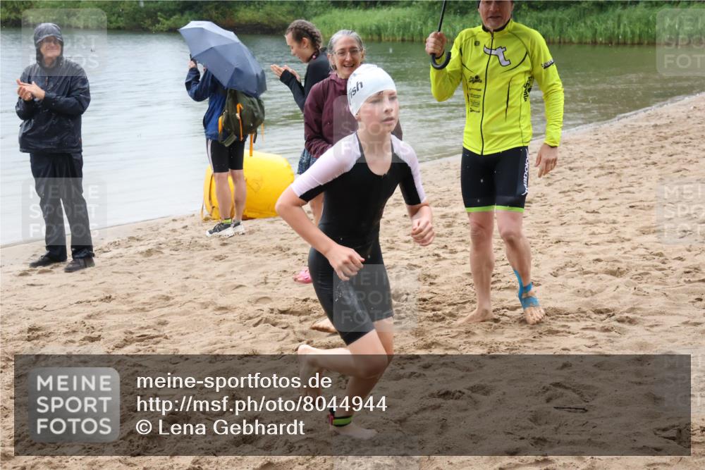 21.06.2025 - 27. Vierlanden-Triathlon Lena Gebhardt http://msf.ph/oto/8044944 15.06.2025 14:42:50 Schwimmen 1342 meine-sportfotos.de