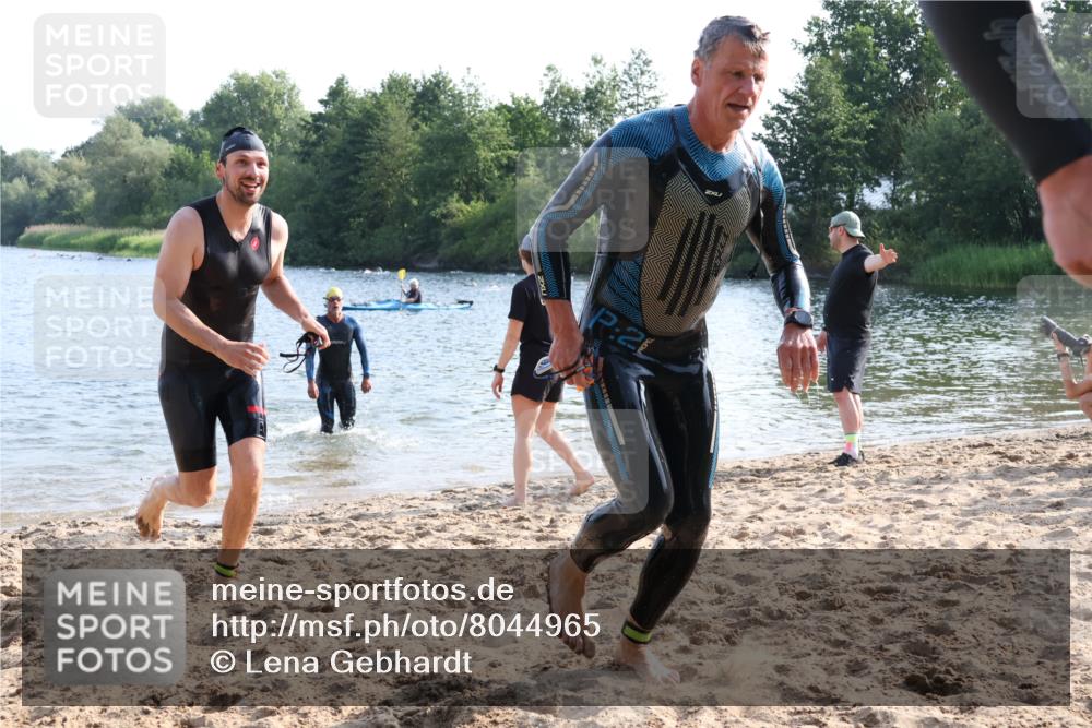 15.06.2025 - 27. Vierlanden-Triathlon Lena Gebhardt http://msf.ph/oto/8044965 15.06.2025 08:37:44 Schwimmen 9, 73, 171, 180, 181 meine-sportfotos.de