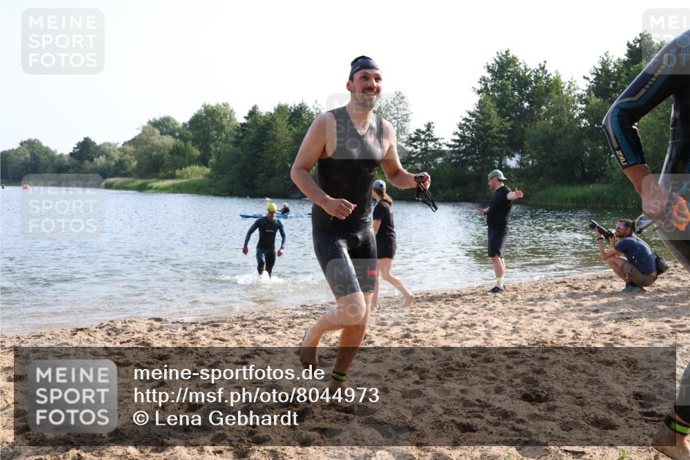 15.06.2025 - 27. Vierlanden-Triathlon Lena Gebhardt http://msf.ph/oto/8044973 15.06.2025 08:37:45 Schwimmen 73, 171, 180, 181 meine-sportfotos.de
