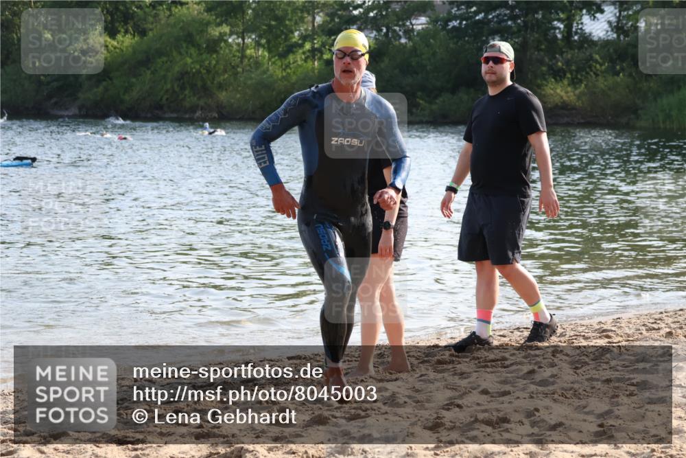15.06.2025 - 27. Vierlanden-Triathlon Lena Gebhardt http://msf.ph/oto/8045003 15.06.2025 08:37:48 Schwimmen 73, 171, 180, 181 meine-sportfotos.de