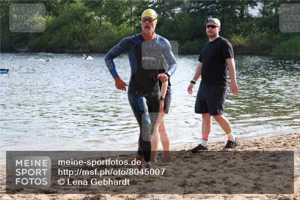 15.06.2025 - 27. Vierlanden-Triathlon Lena Gebhardt http://msf.ph/oto/8045007 15.06.2025 08:37:48 Schwimmen 73, 171, 180, 181 meine-sportfotos.de