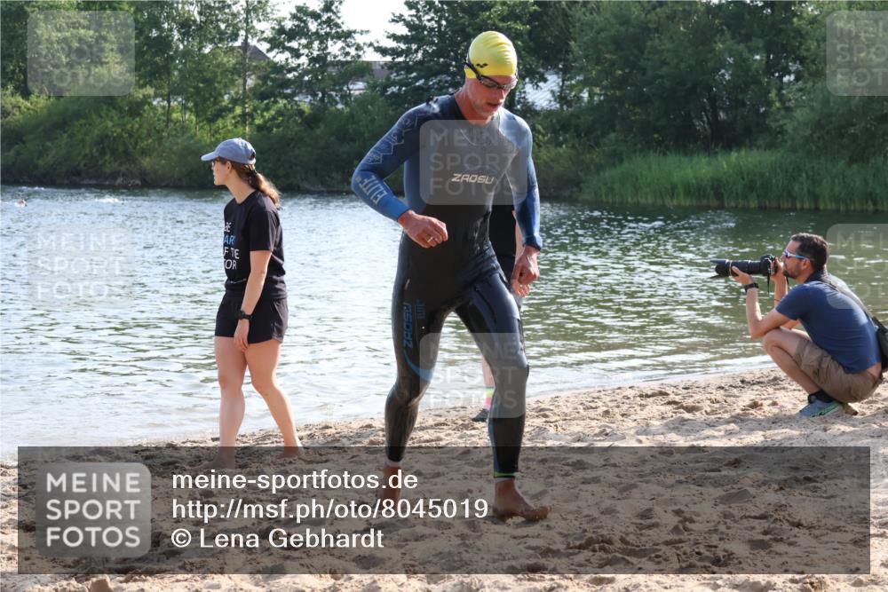 15.06.2025 - 27. Vierlanden-Triathlon Lena Gebhardt http://msf.ph/oto/8045019 15.06.2025 08:37:49 Schwimmen 73, 171, 180, 181 meine-sportfotos.de
