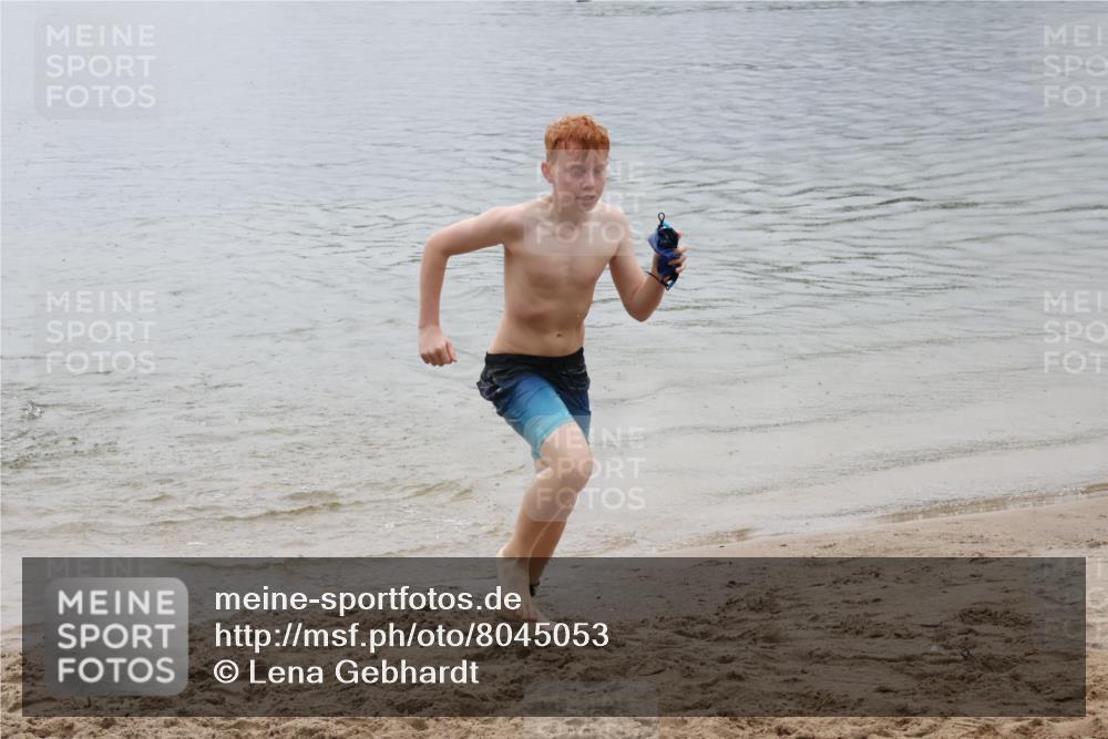 21.06.2025 - 27. Vierlanden-Triathlon Lena Gebhardt http://msf.ph/oto/8045053 15.06.2025 14:43:03 Schwimmen 1319, 1344, 1351 meine-sportfotos.de