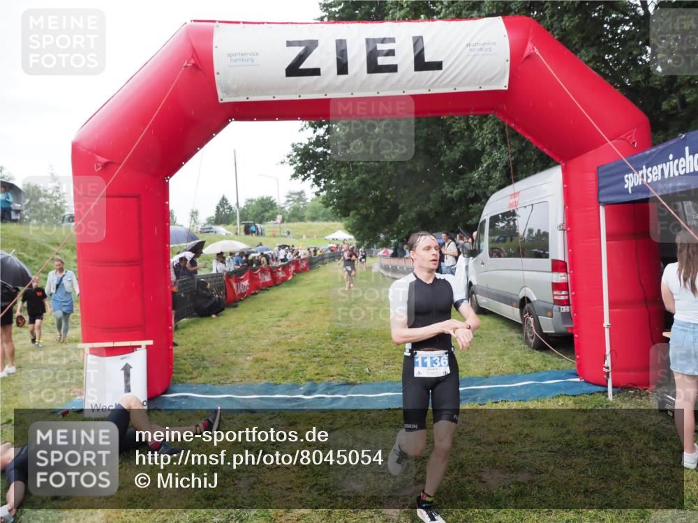 21.06.2025 - 27. Vierlanden-Triathlon MichiJ http://msf.ph/oto/8045054 15.06.2026 13:50:56 Ziel 1098, 1120, 1132, 1134, 1136 meine-sportfotos.de
