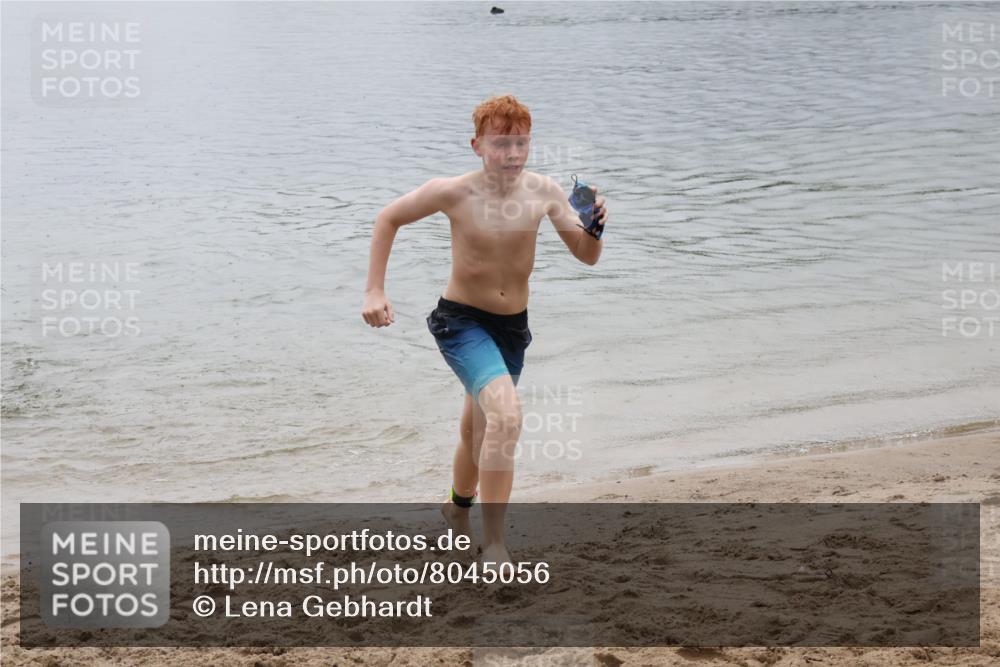 21.06.2025 - 27. Vierlanden-Triathlon Lena Gebhardt http://msf.ph/oto/8045056 15.06.2025 14:43:03 Schwimmen 1319, 1344, 1351 meine-sportfotos.de